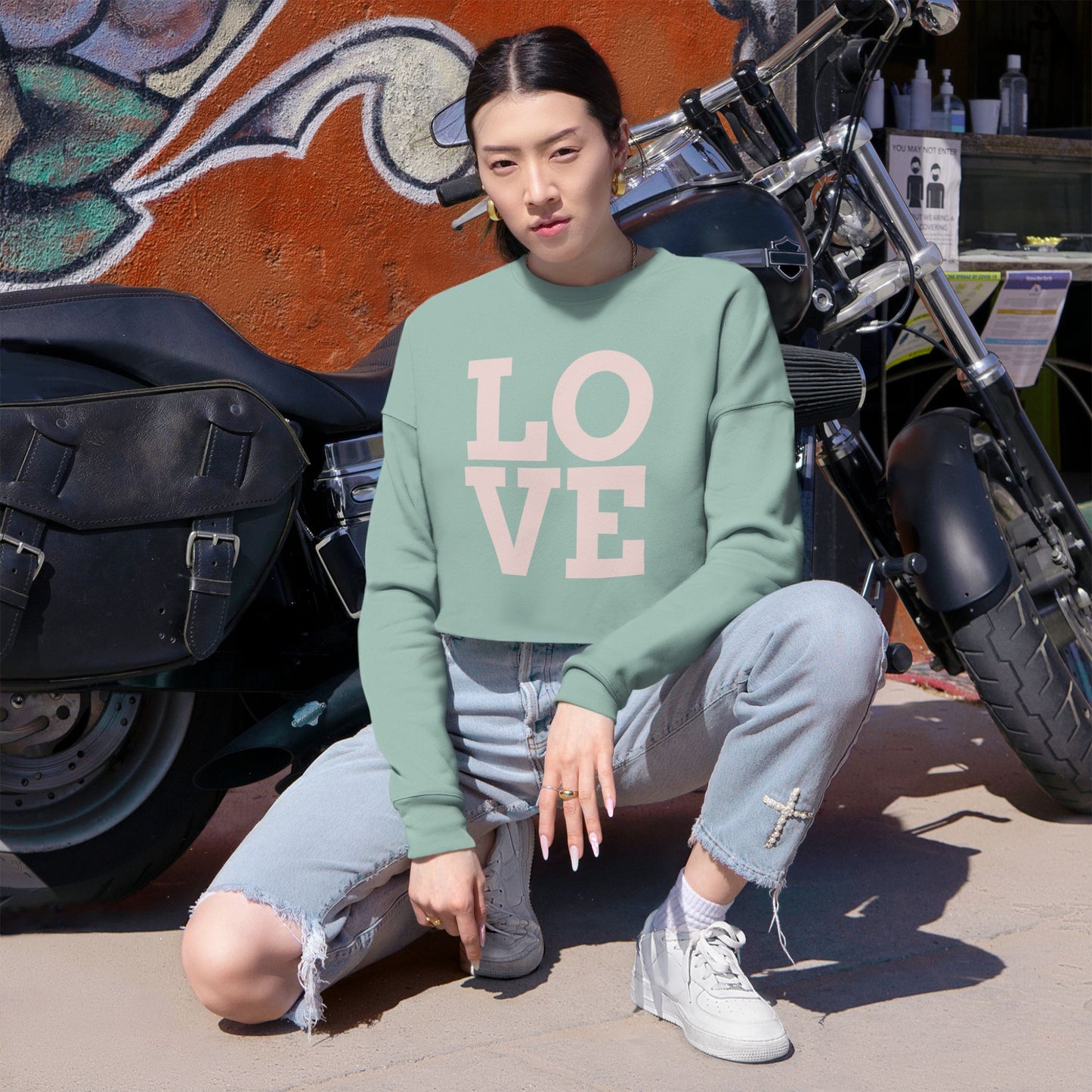 Cropped Sweatshirt with 'LOVE' Design - Stylish, Comfortable & Perfect for Casual Outfits